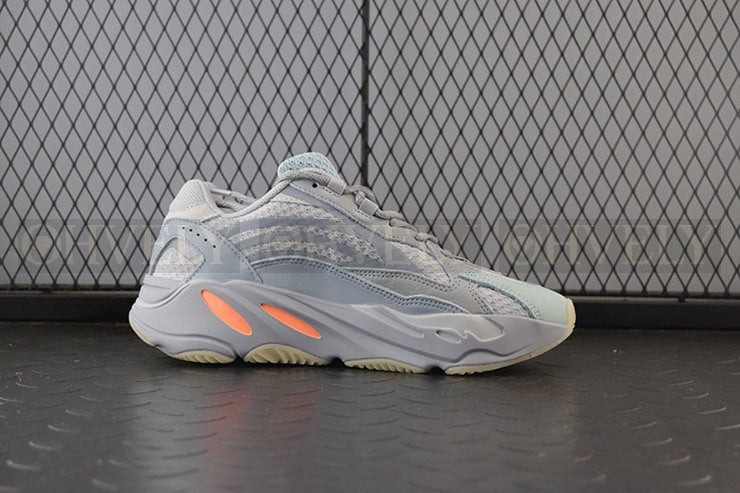 YEEZY 700 이너시아 상품 썸네일