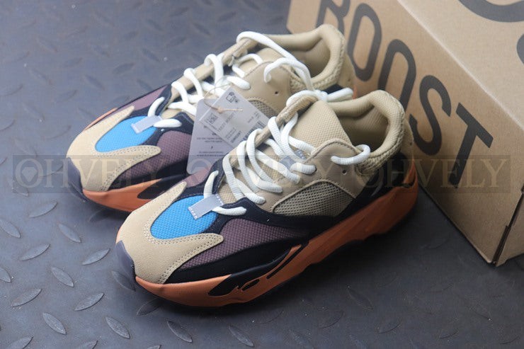 YEEZY 700 인플레임 앰버 상품 썸네일