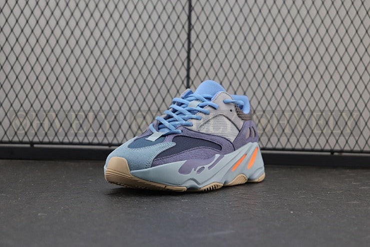 YEEZY 700 카본 블루 상품 썸네일
