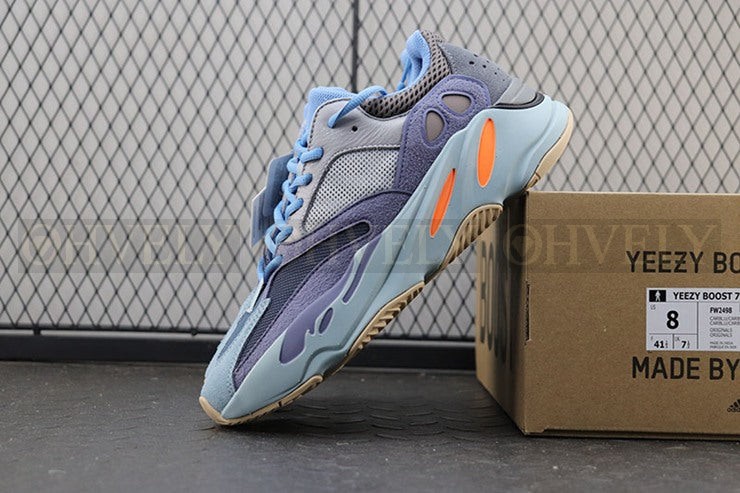 YEEZY 700 카본 블루 상품 썸네일