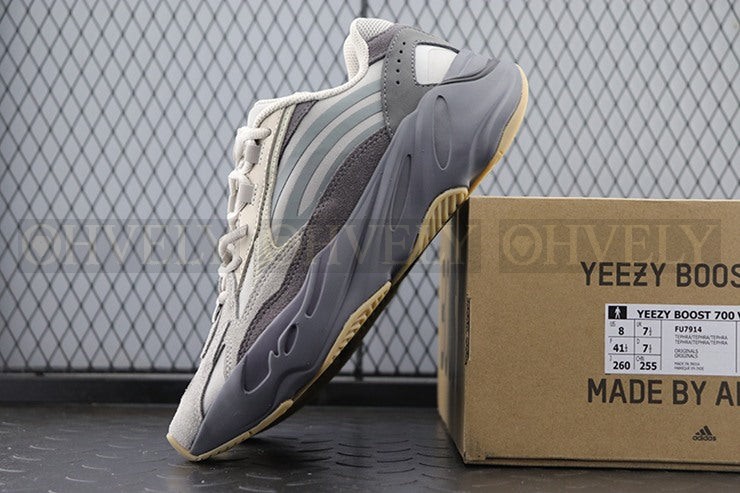 YEEZY 700 테프라 상품 썸네일