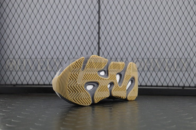 YEEZY 700 테프라 상품 썸네일