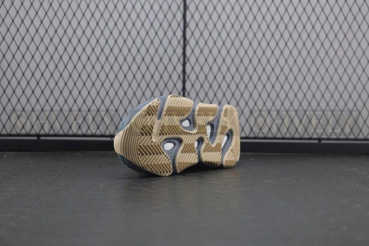 YEEZY 700 틸 블루 상품 썸네일