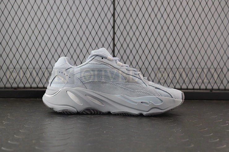 YEEZY 700 호스피탈 블루 상품 썸네일