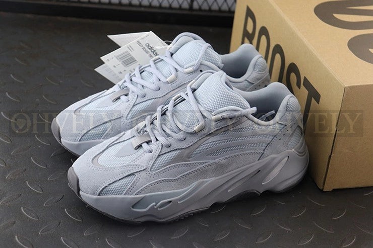 YEEZY 700 호스피탈 블루 상품 썸네일