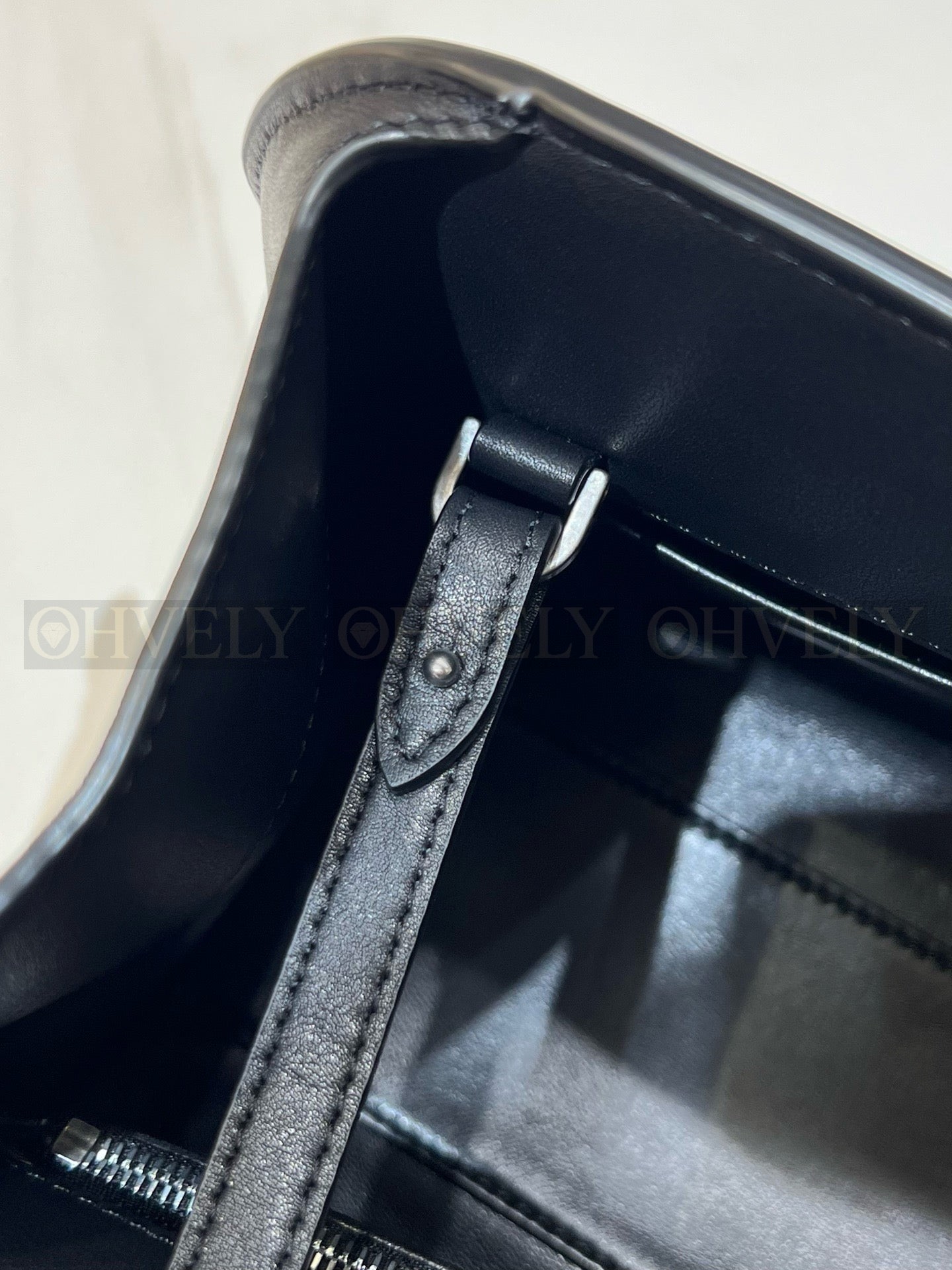 더로우 페기 레더백 상품 썸네일