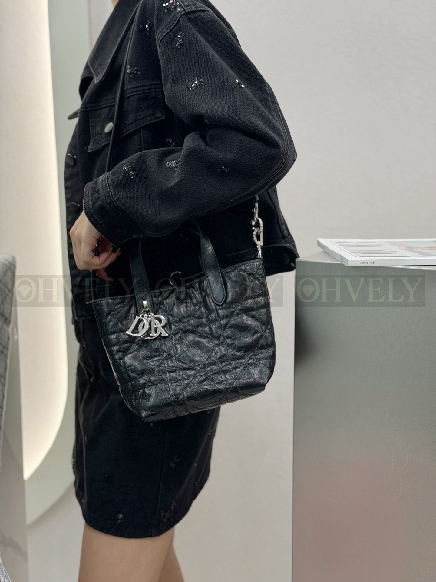 디올 매크로까나쥬 크링클 버티컬 뚜주흐백 스몰 상품 썸네일