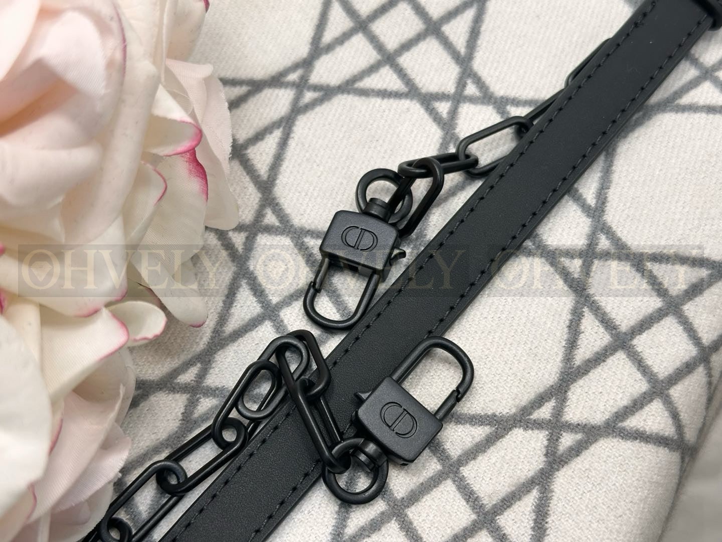 디올 울트라 매트 디조이백 미디움 상품 썸네일