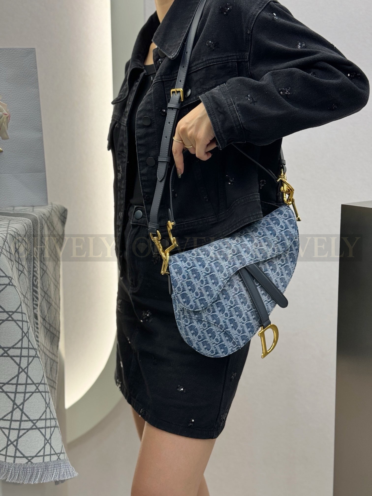 디올 데님 새들백 미디움 상품 썸네일