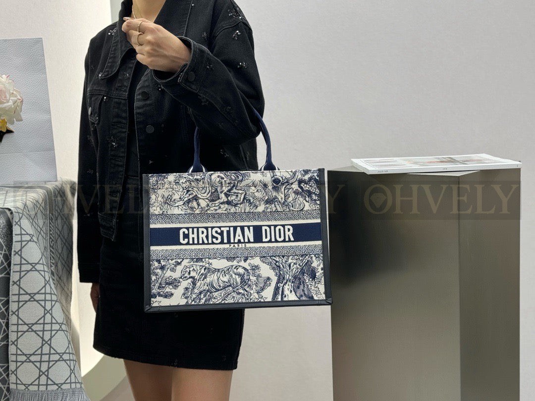 디올 트왈 드 주이 화이트 네이비 북 토트 스트랩백 미디움 상품 썸네일