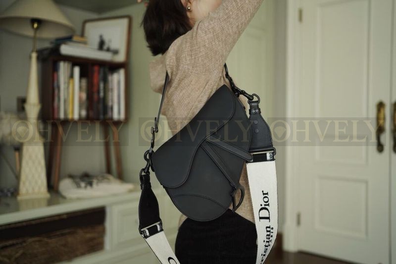 디올 블랙 매트 새들백 상품 썸네일