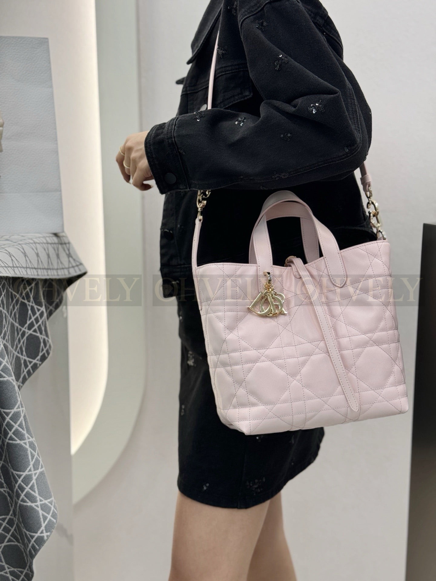 디올 버티컬 뚜주흐백 미디움 상품 썸네일