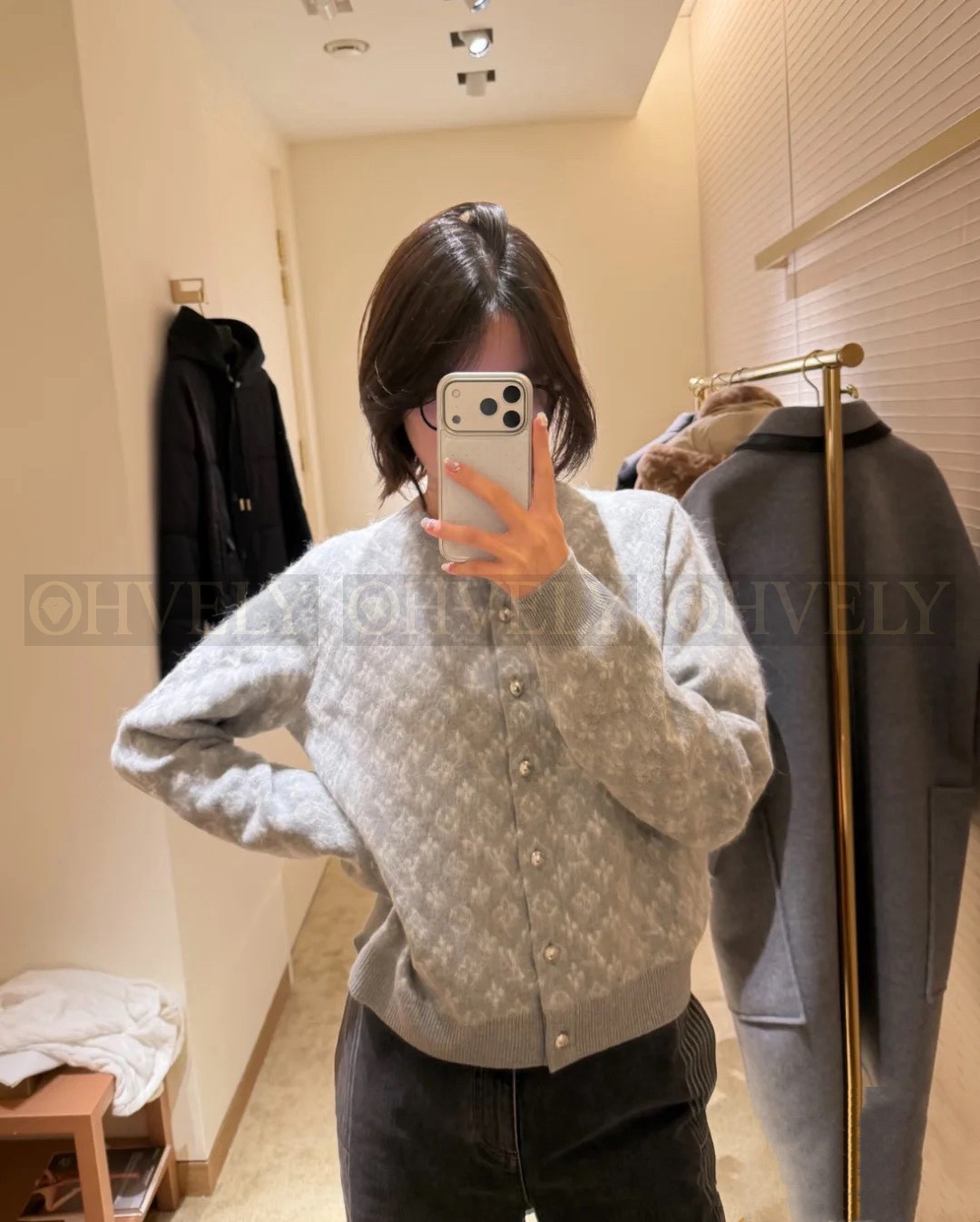 【 ZP 】Louis Vuitton 2025 모노그램 버튼 가디건 그레이 (매장가 368만원) 상품 썸네일