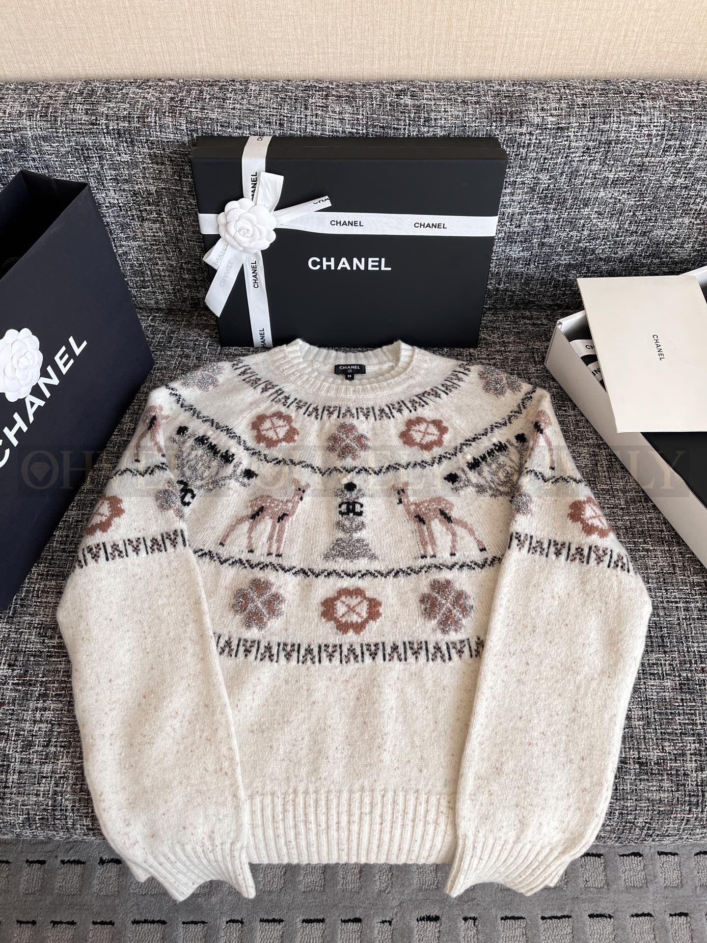 【 ZP 】CHANEL 2025 니트 스웨터 (매장가 646만원) 상품 썸네일