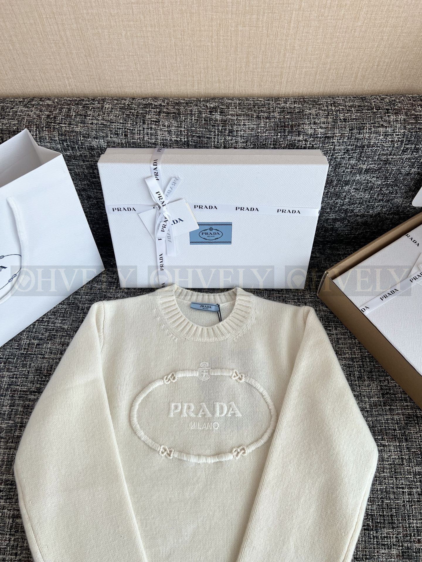 【 ZP 】Prada 2025 니트 스웨터 (매장가 356만원) 상품 썸네일