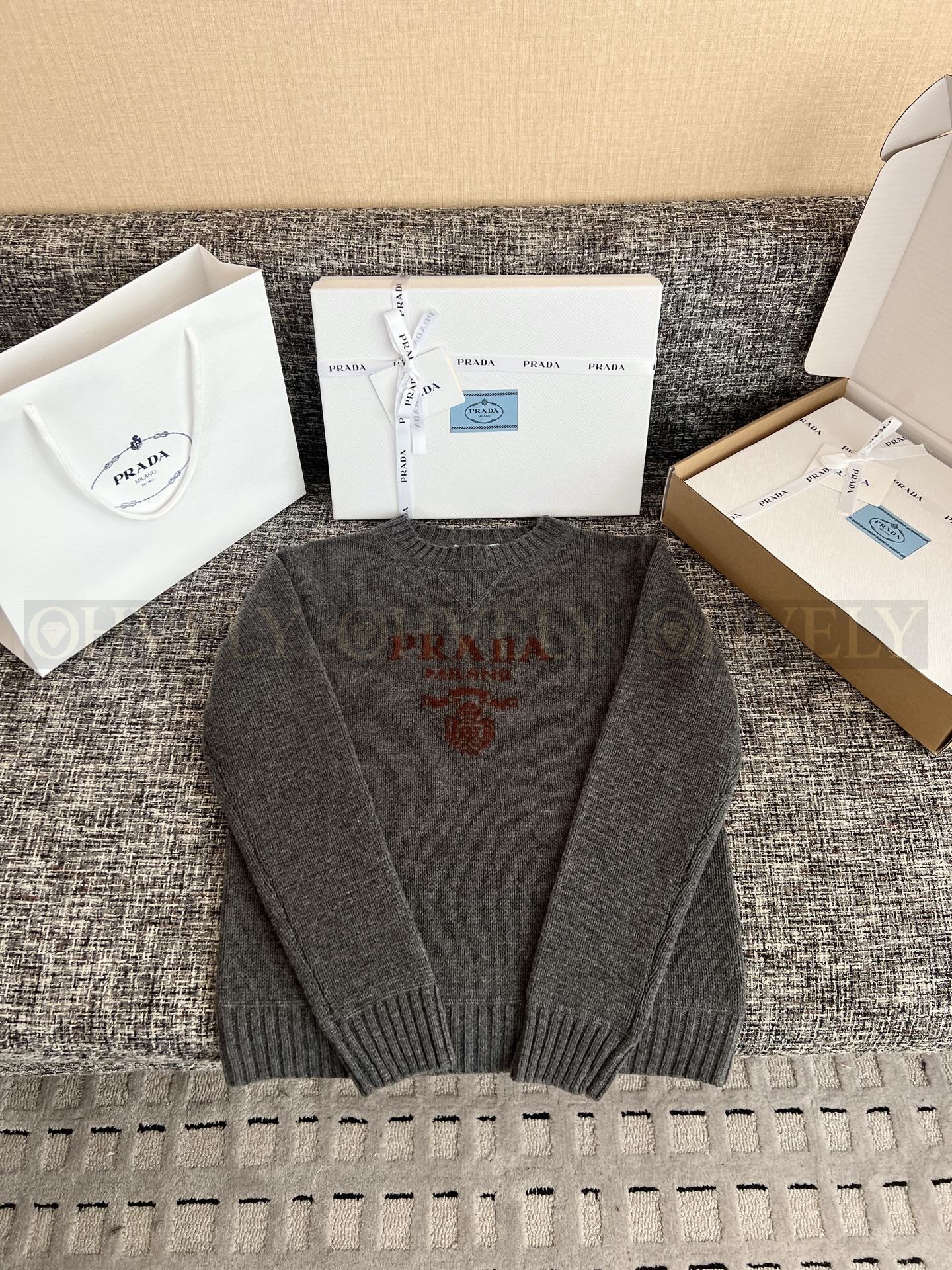 【 ZP 】Prada 2025 니트 스웨터 (매장가 358만원) 상품 썸네일