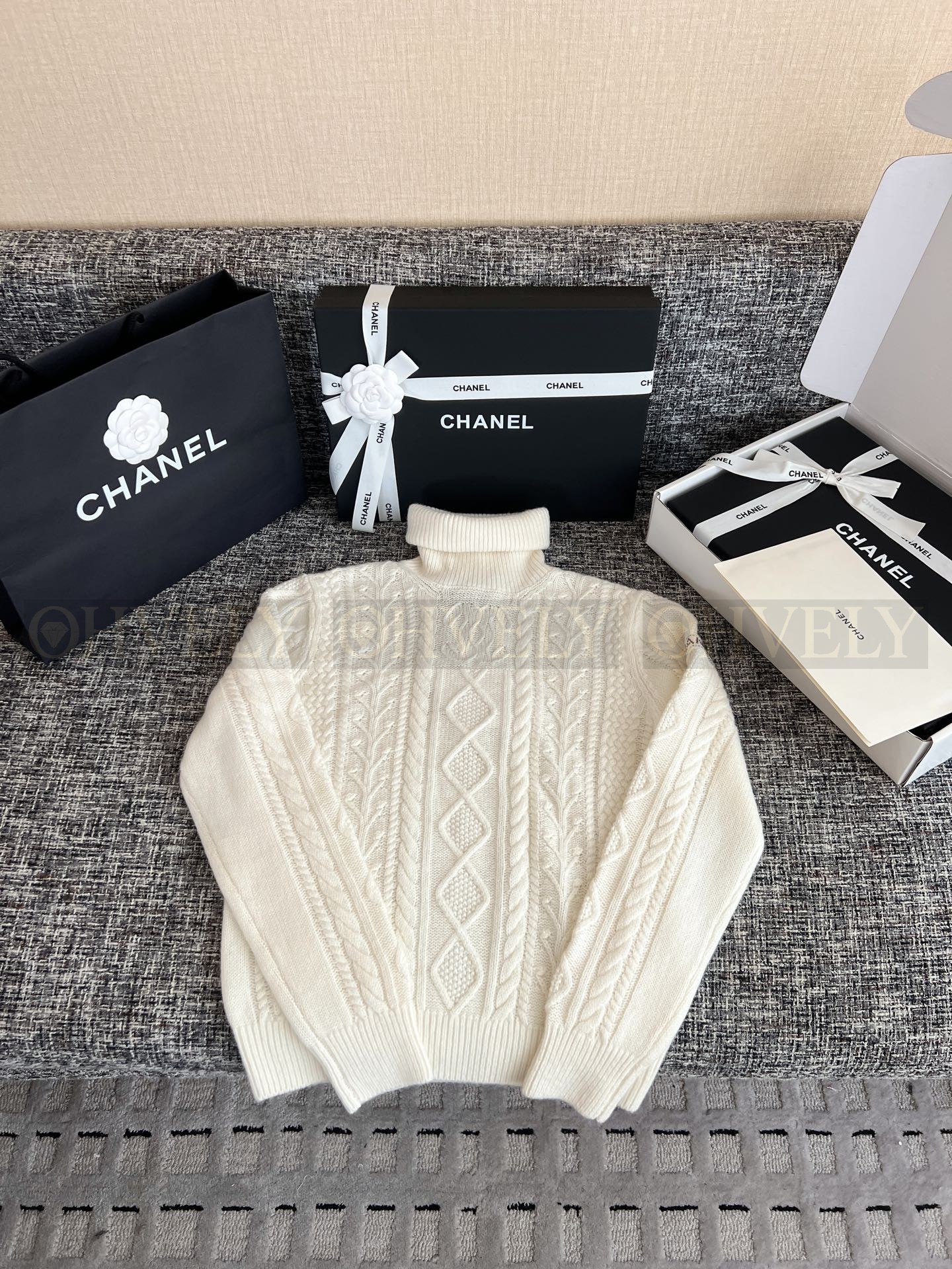 【 ZP 】CHANEL 2025 니트 스웨터 (매장가 682만원) 상품 썸네일