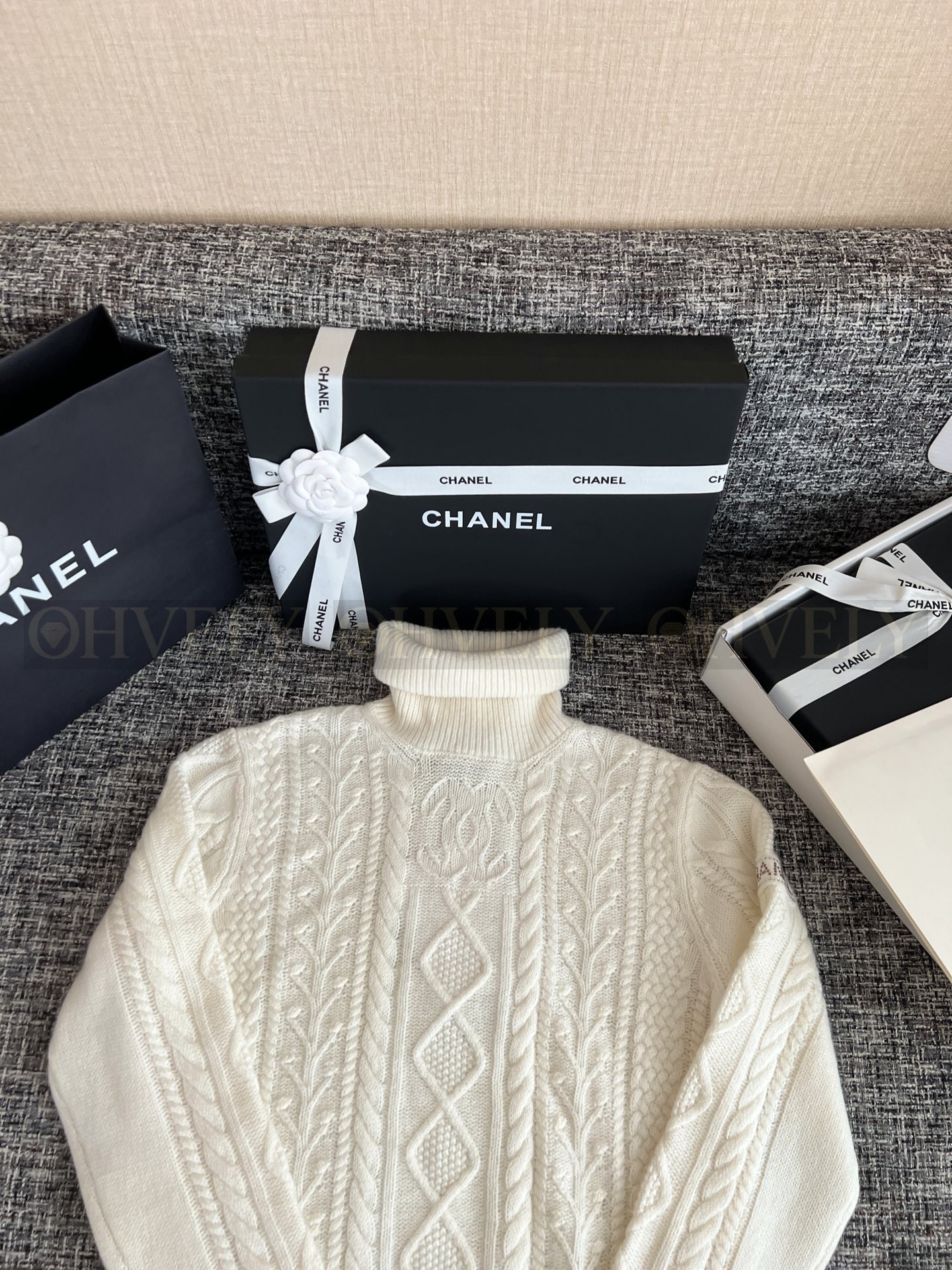 【 ZP 】CHANEL 2025 니트 스웨터 (매장가 682만원) 상품 썸네일