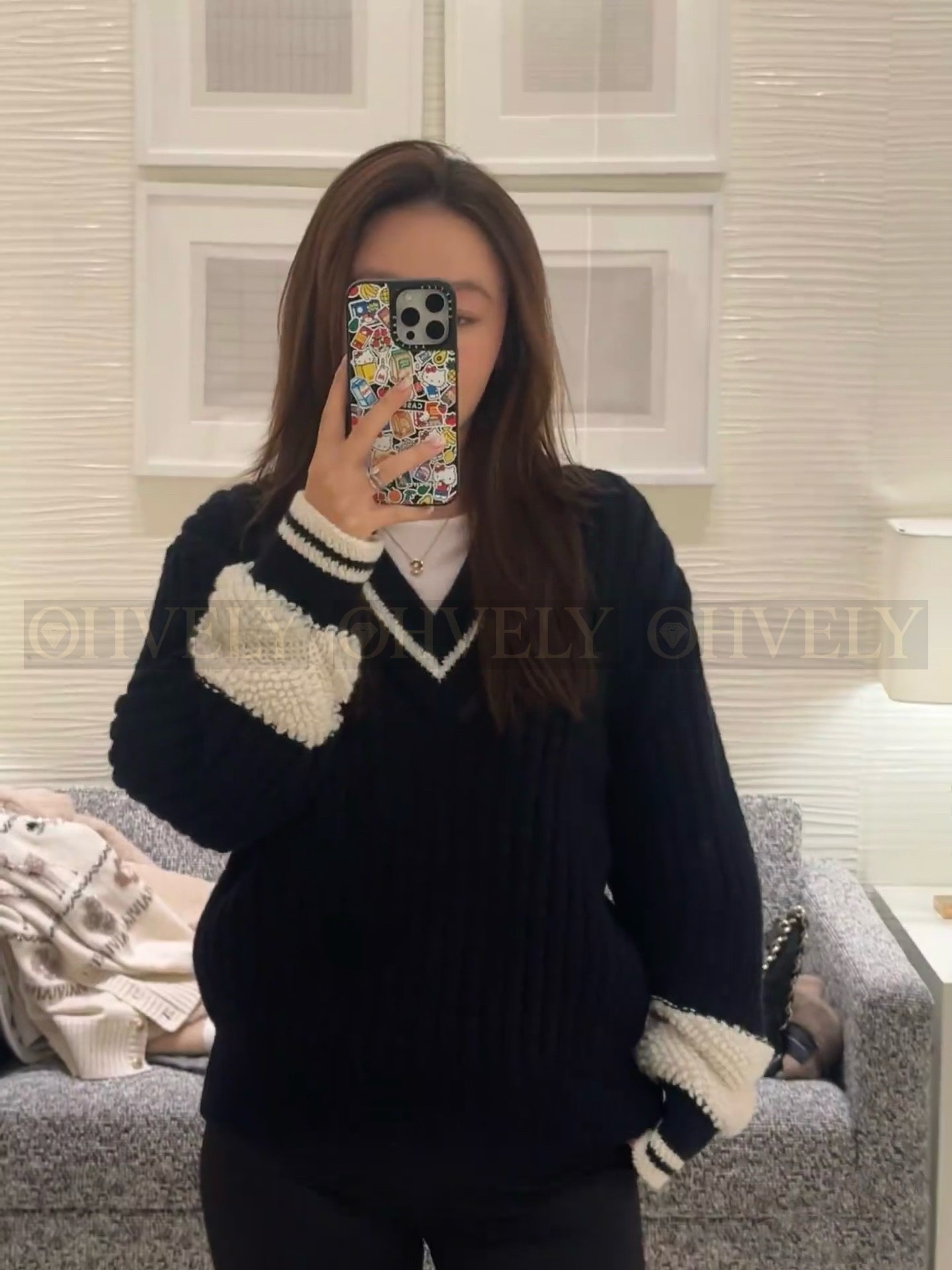 【 ZP 】CHANEL 2025 V넥 스웨터 (매장가 542만원) 상품 썸네일