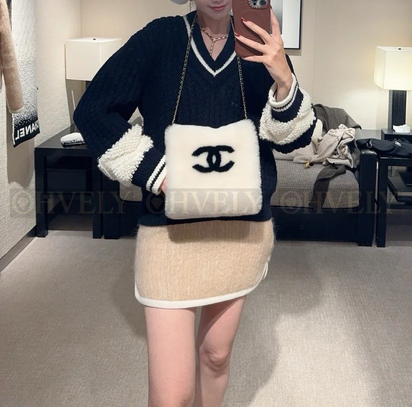 【 ZP 】CHANEL 2025 V넥 스웨터 (매장가 542만원) 상품 썸네일