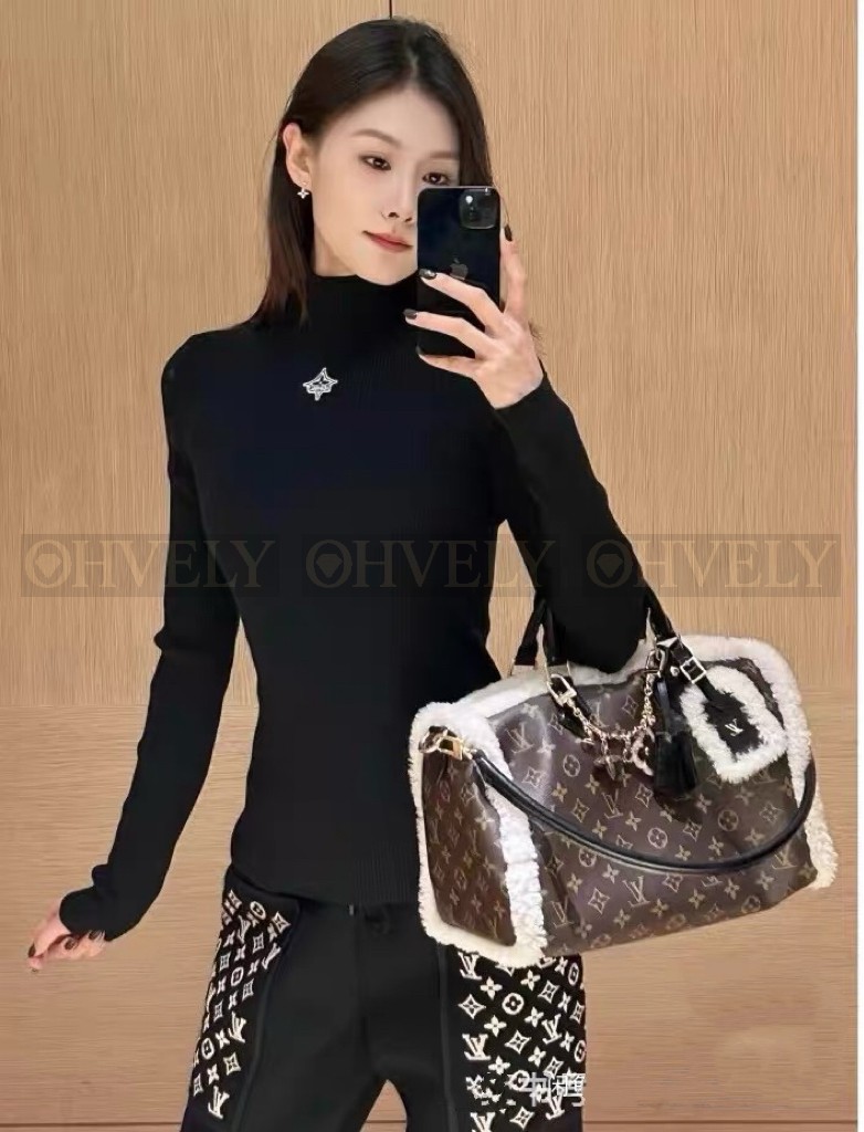 【 ZP 】Louis Vuitton 2025 롱슬리브 니트 (매장가 274만원) 상품 썸네일