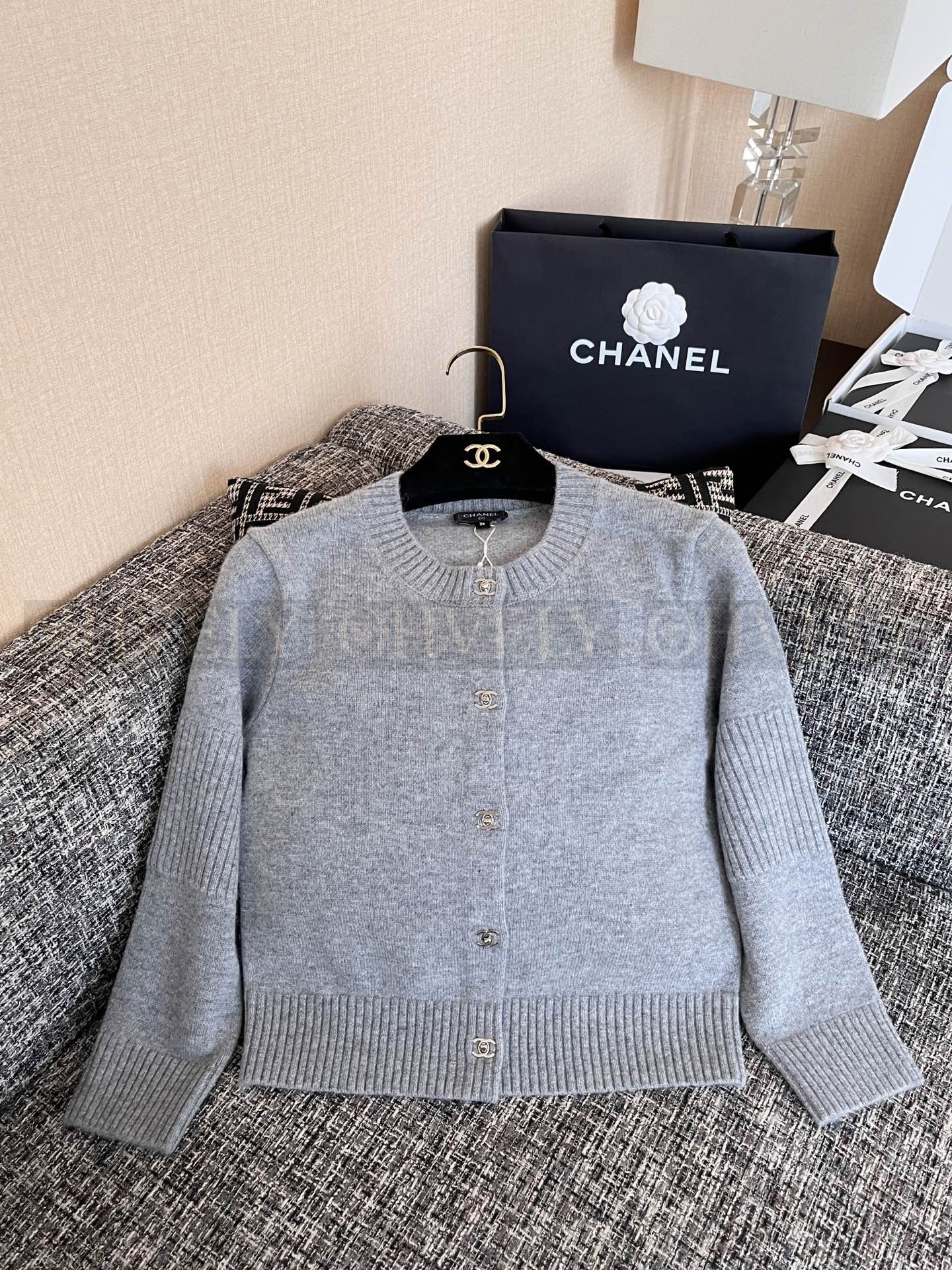 【 ZP 】CHANEL 2025 니트가디건 (매장가 560만원) 상품 썸네일