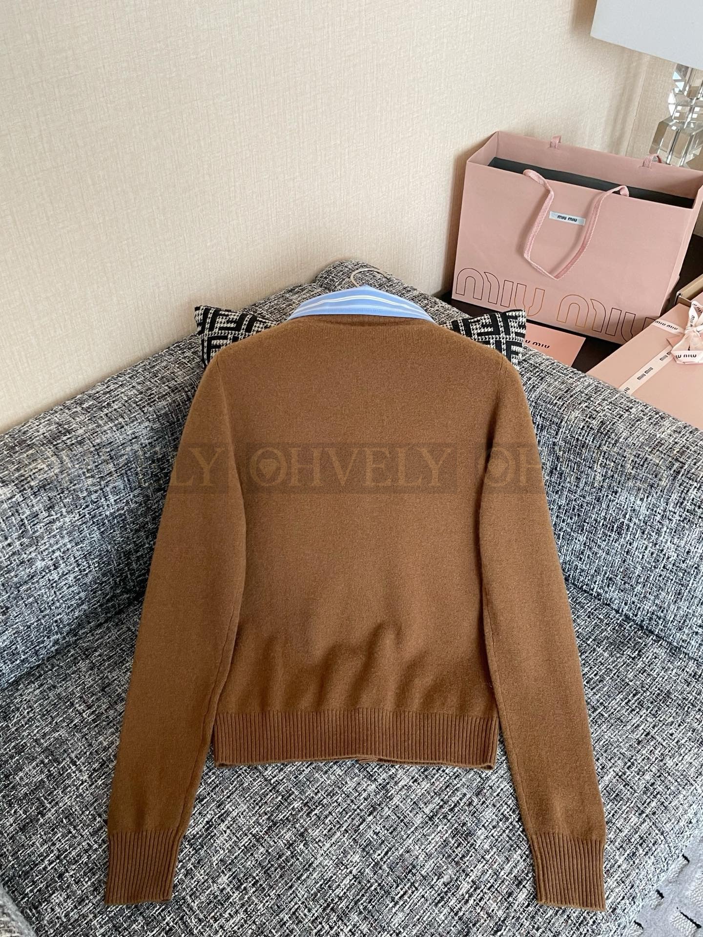 【 ZP 】MiuMiu 2025 니트가디건 (매장가 396만원) 상품 썸네일