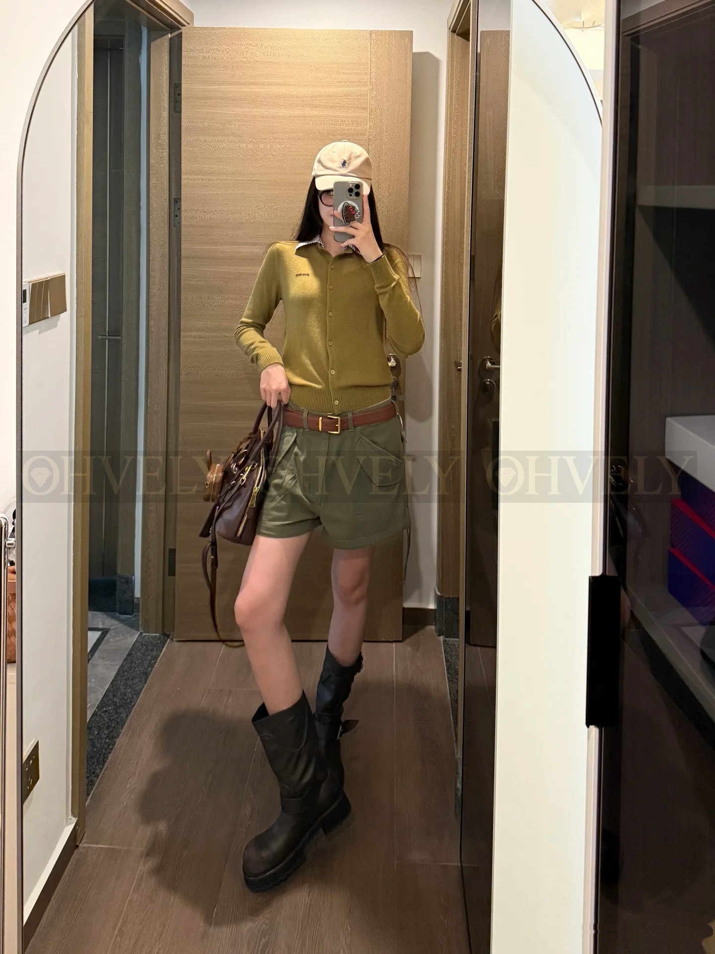 【 ZP 】MiuMiu 2025 니트가디건 (매장가 396만원) 상품 썸네일
