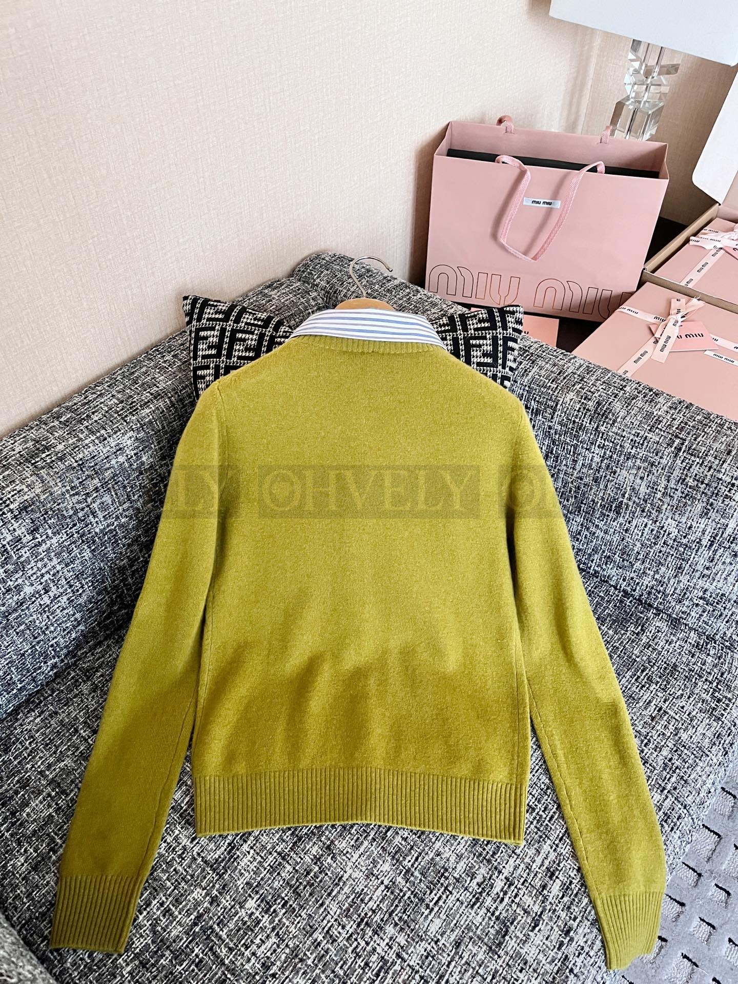 【 ZP 】MiuMiu 2025 니트가디건 (매장가 396만원) 상품 썸네일