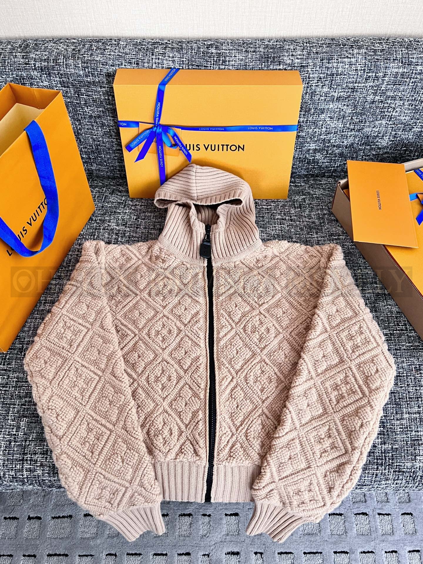 【 ZP 】Louis Vuitton 2025 모노그램 니트 후드 자켓 (매장가 378만원) 상품 썸네일