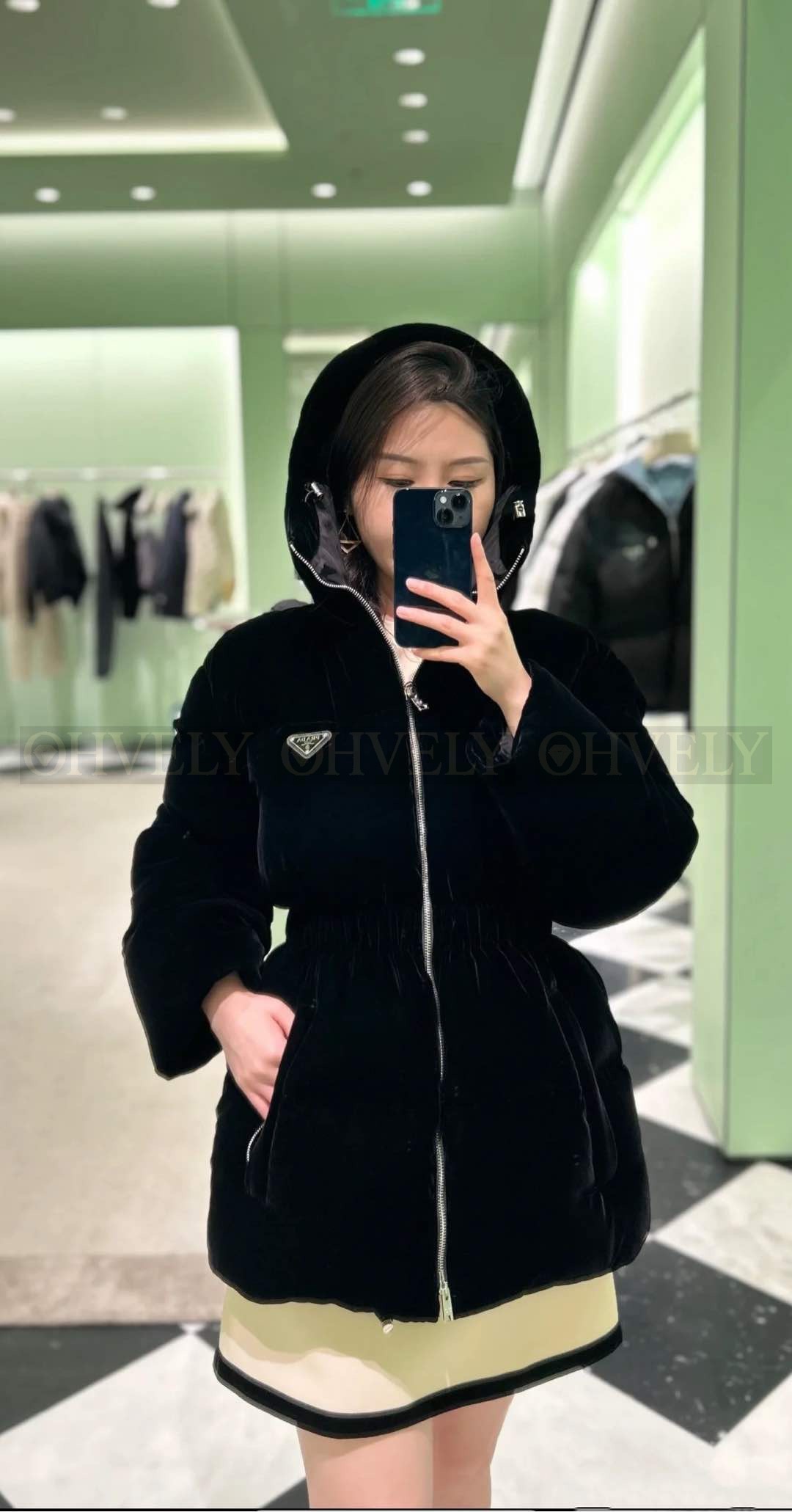 【 ZP 】Prada 2025 벨벳 패딩 후드 자켓 (매장가 538만원) 상품 썸네일