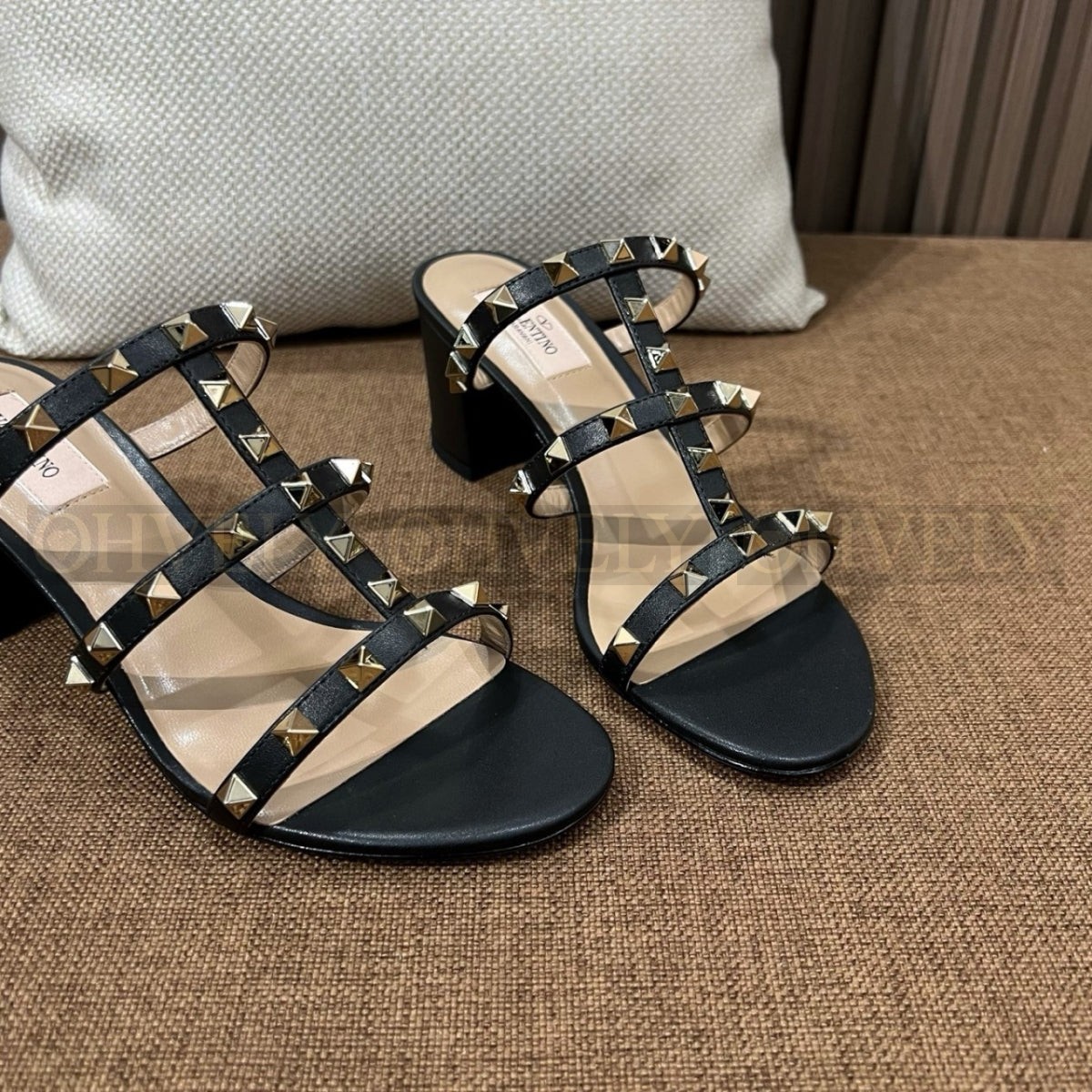 발렌티노 락스터드 슬라이드 샌들 상품 썸네일