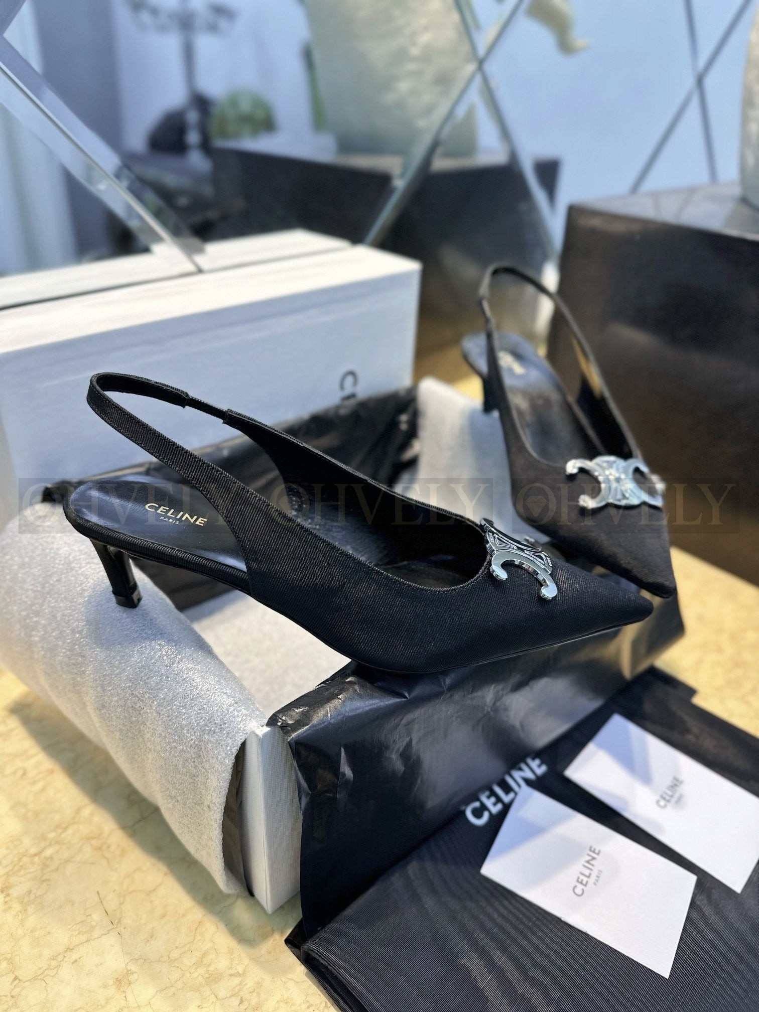 셀린느 알마 트리옹프 슬링백 상품 썸네일