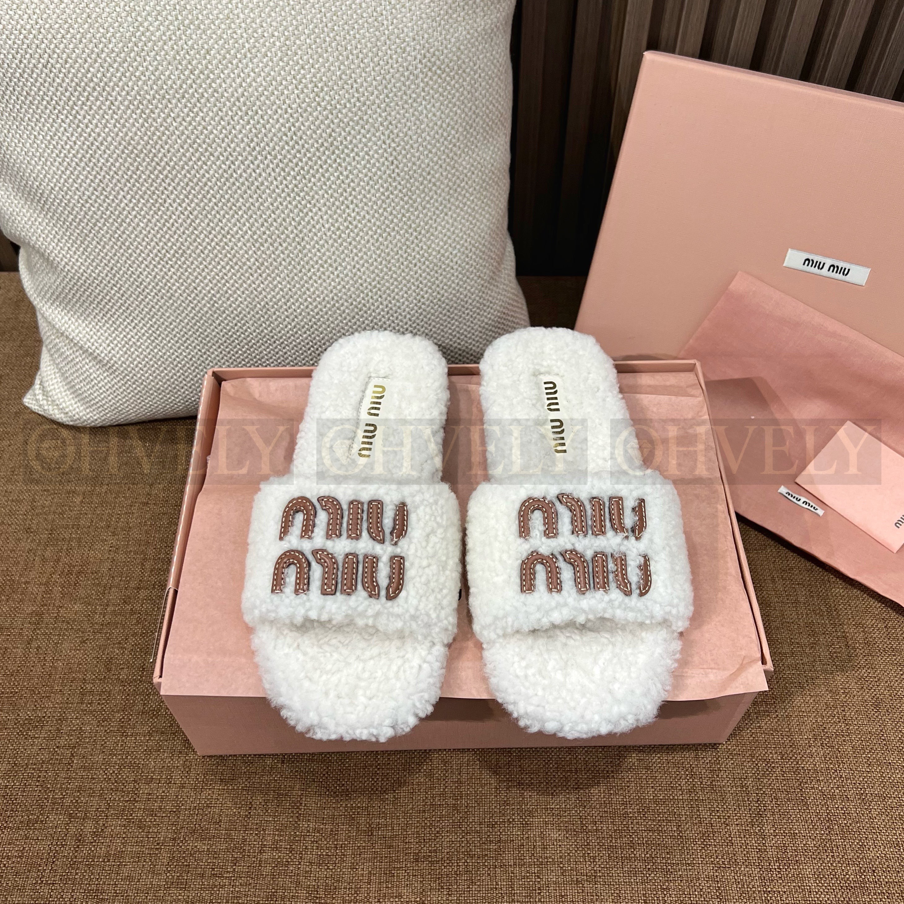 미우미우 시어링 슬라이드 상품 썸네일