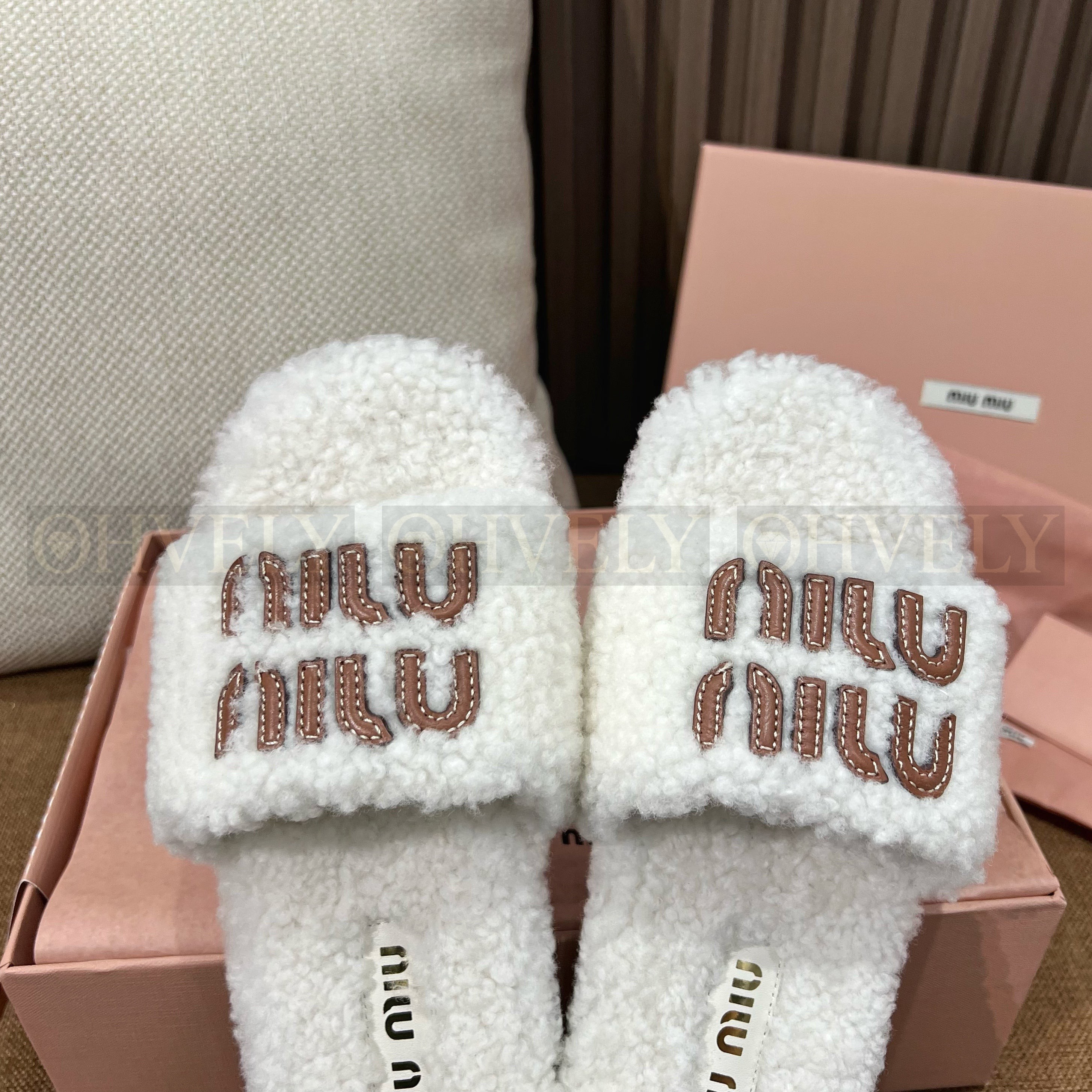 미우미우 시어링 슬라이드 상품 썸네일