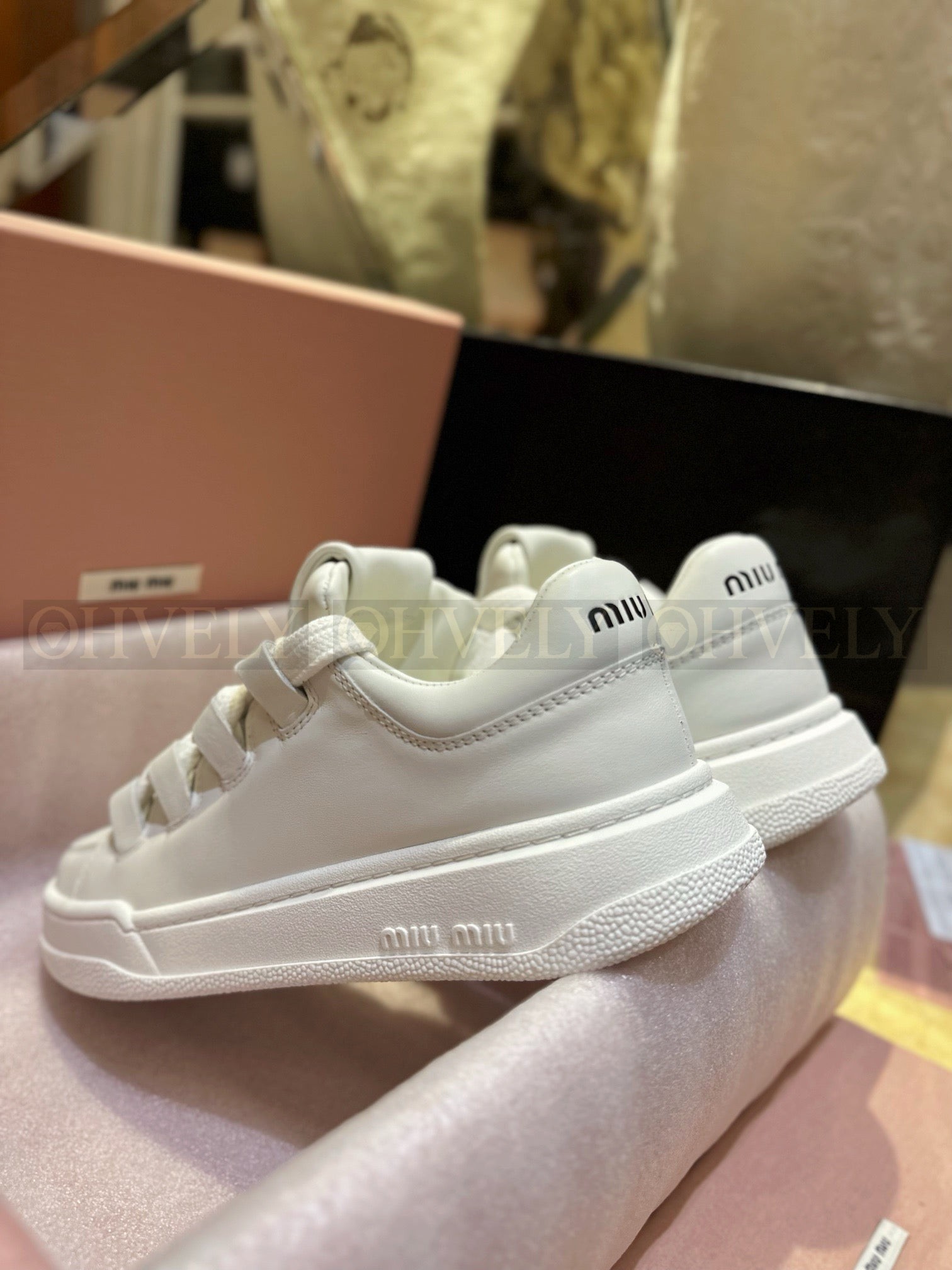 미우미우 레더 스니커즈 상품 썸네일