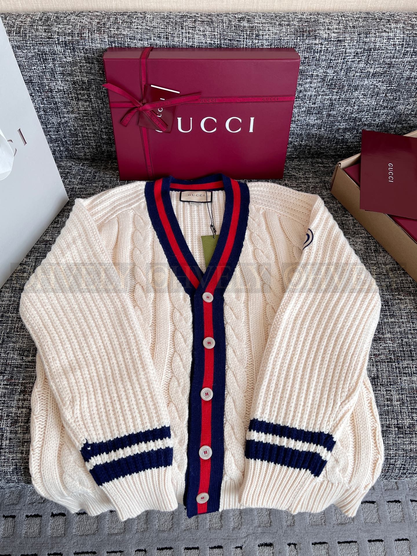 【 ZP 】Gucci 2025 니트 가디건 (매장가 248만원) 상품 썸네일