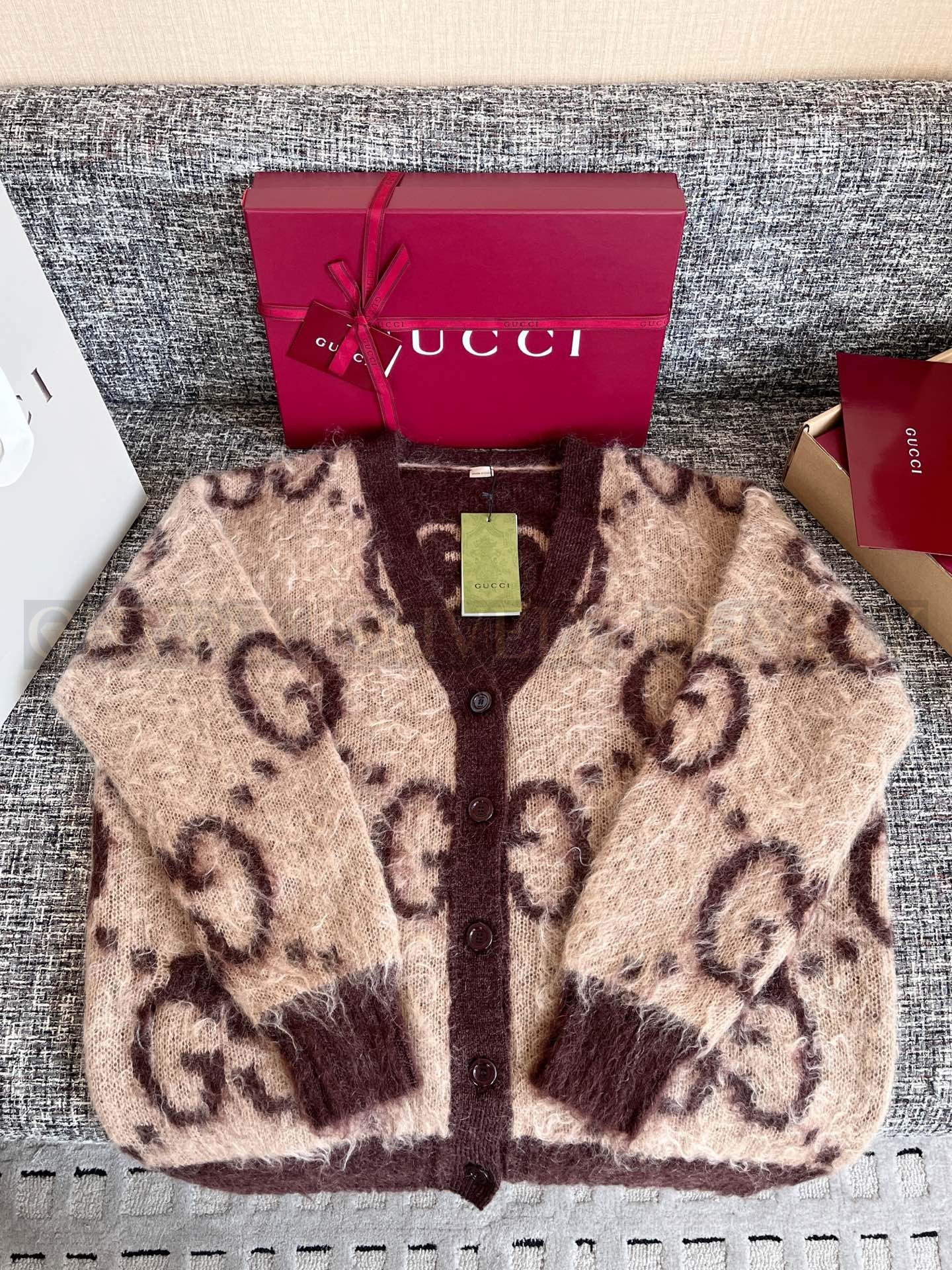 【 ZP 】Gucci 2025 가디건 (매장가 402만원) 상품 썸네일