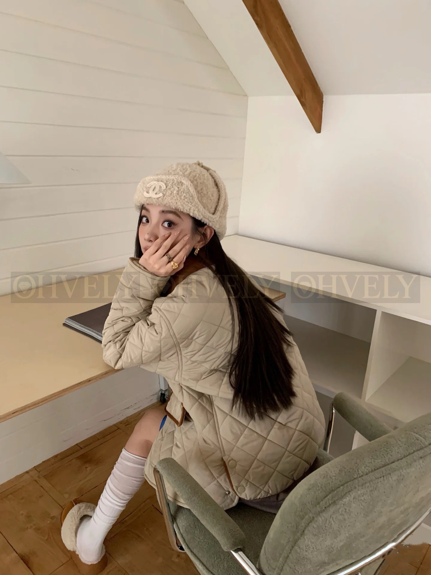 【 ZP 】MiuMiu 2025 패딩 점퍼 (매장가 640만원) 상품 썸네일