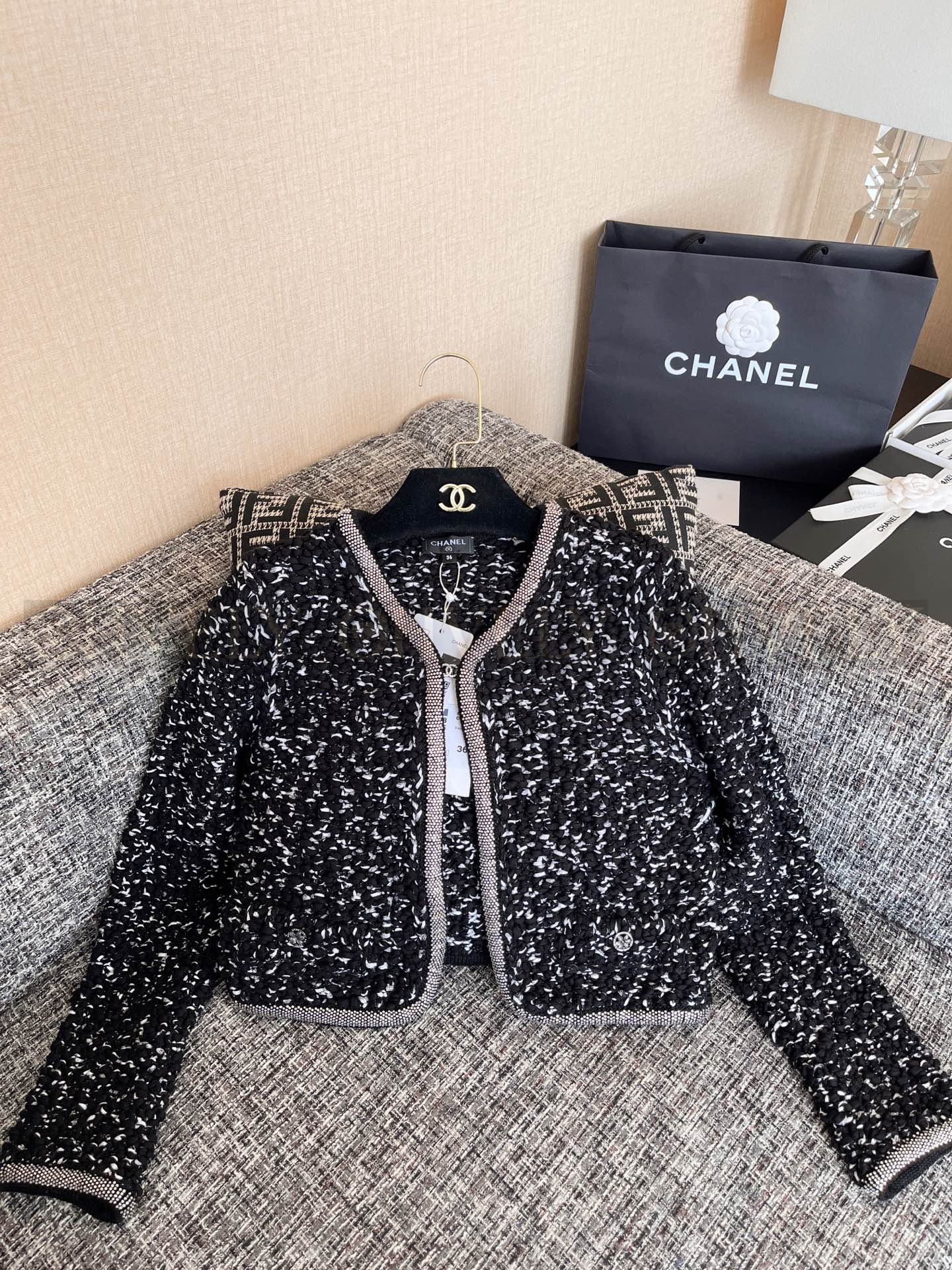 【 ZP 】CHANEL 2025 가디건 아우터 (매장가 986만원) 상품 썸네일