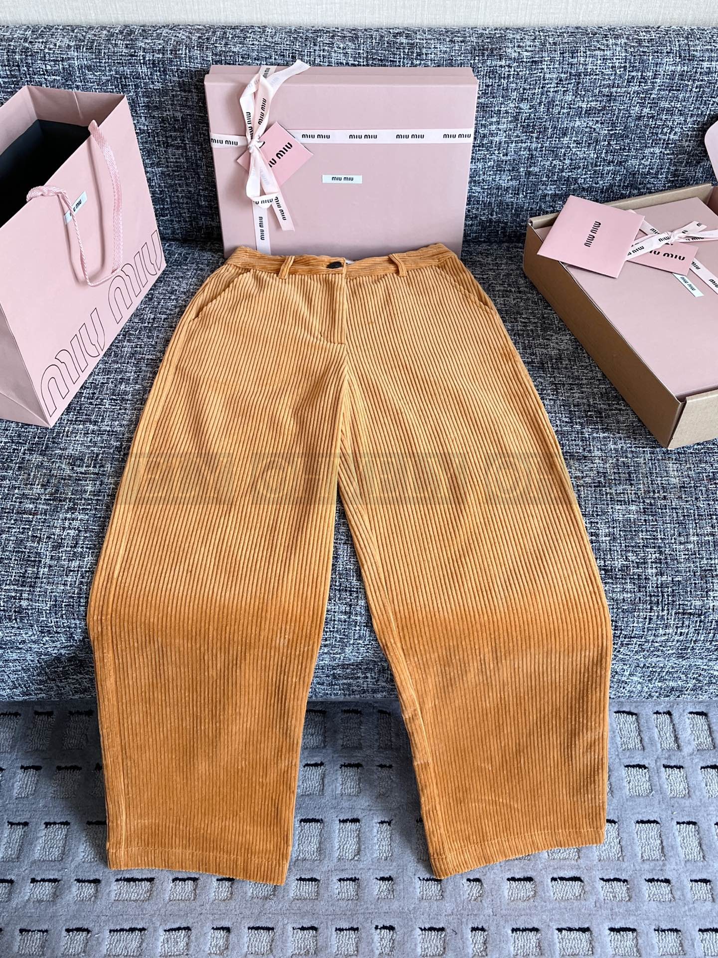 【 ZP 】MiuMiu 2025 팬츠 (매장가 274만원) 상품 썸네일
