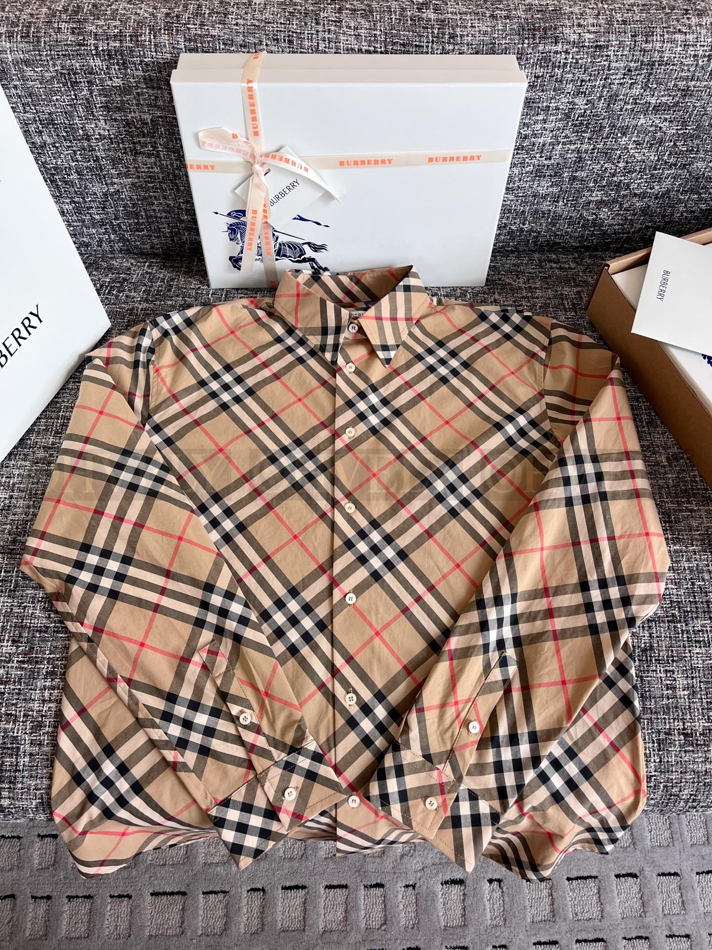 【 ZP 】Burberry 2025 블라우스 (매장가 127만원) 상품 썸네일