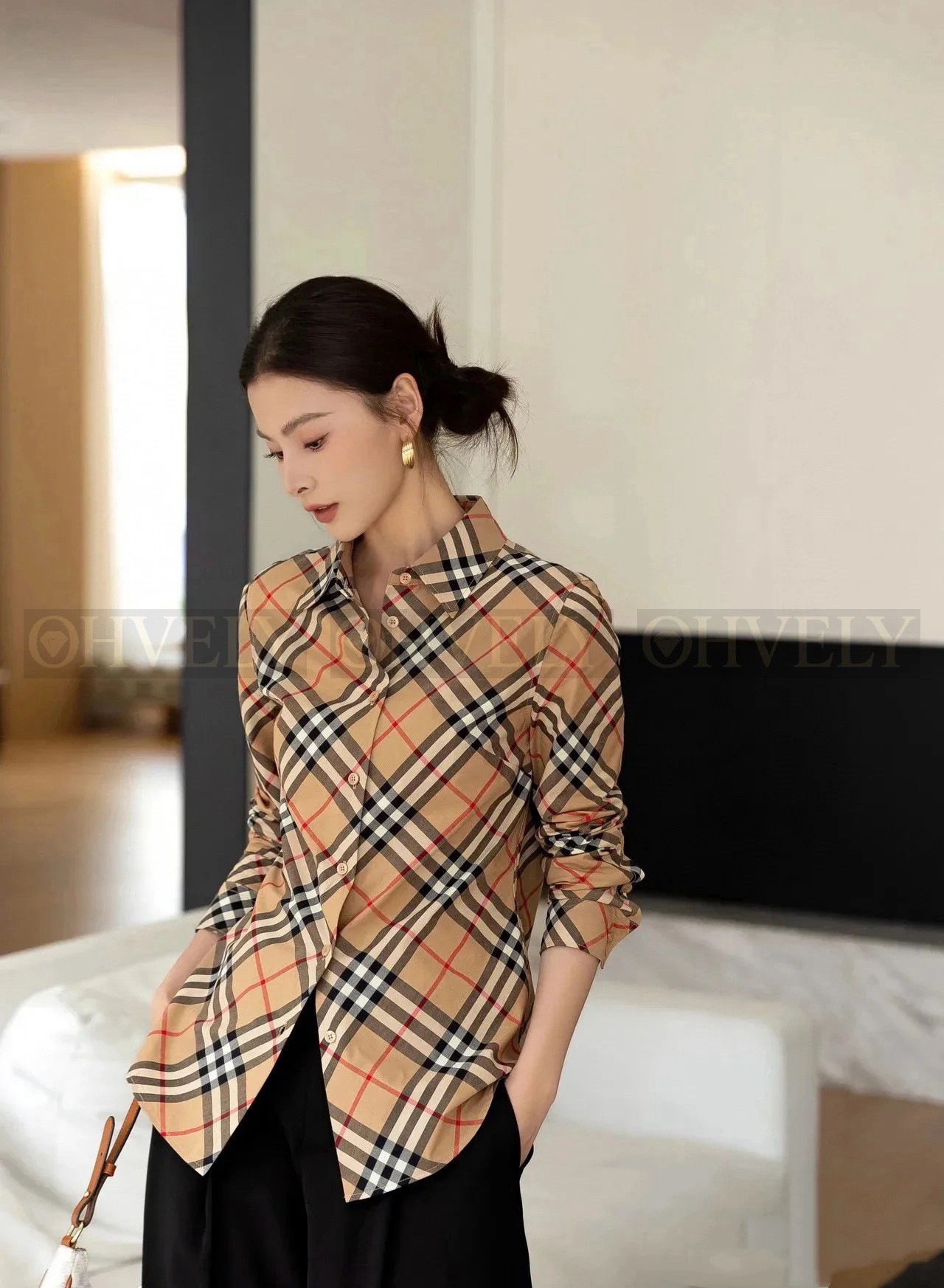 【 ZP 】Burberry 2025 블라우스 (매장가 127만원) 상품 썸네일