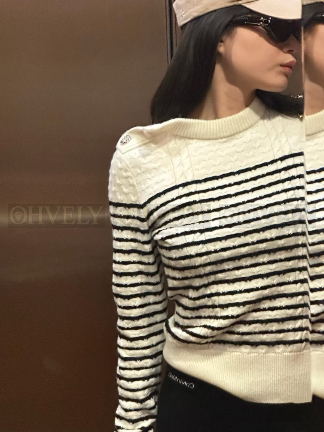 【 ZP 】CHANEL 2025 스웨터 (매장가 594만원) 상품 썸네일