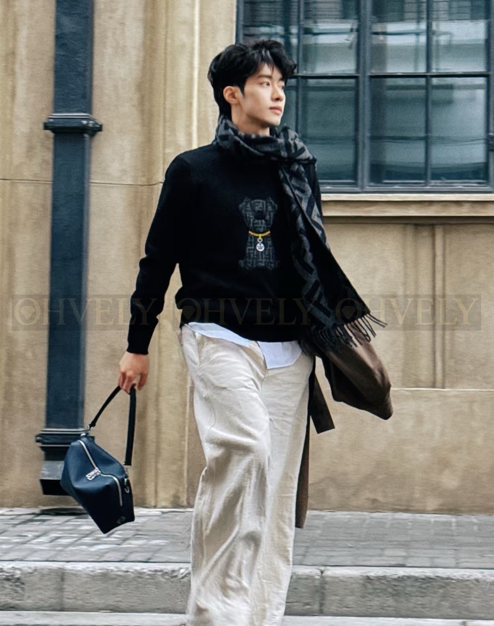 【 ZP 】FENDI 블랙 니트 맨투맨 티셔츠 (매장가 234만원) 상품 썸네일