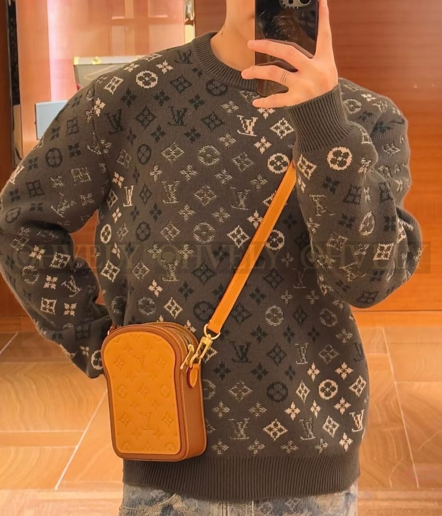 【 ZP 】LOUIS VUITTON 맨투맨 (매장가 302만원)