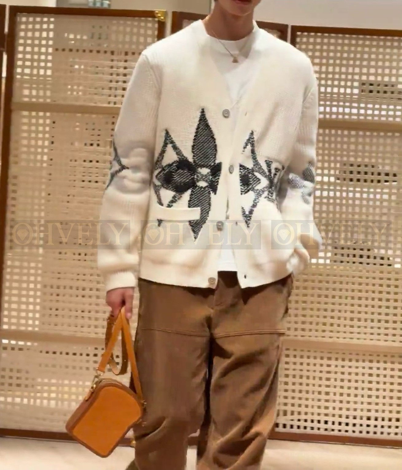 【 ZP 】LOUIS VUITTON 니트 스웨터 (매장가 302만원)