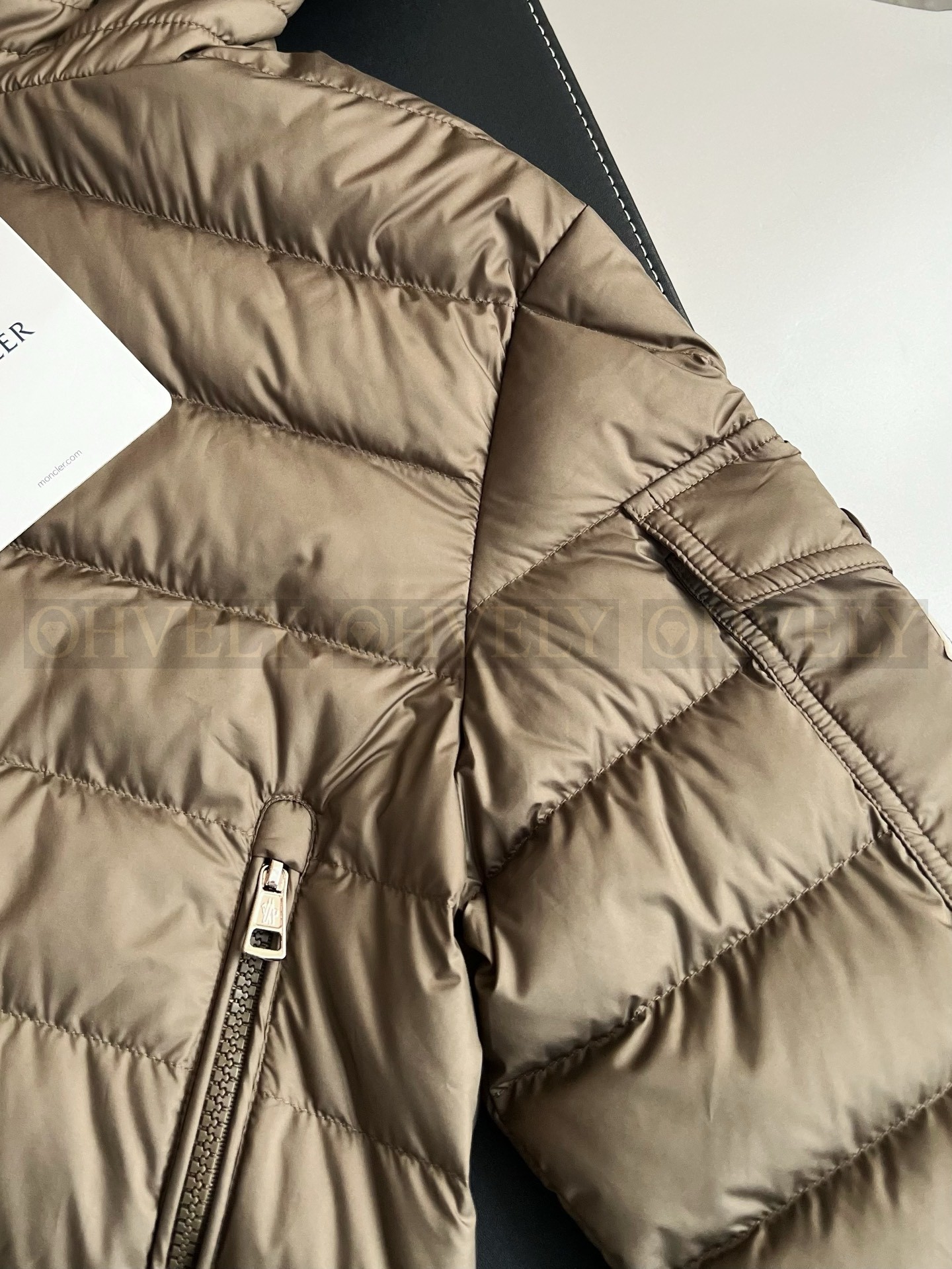 【 ZP 】MONCLER 패딩 (매장가 240만원) 상품 썸네일