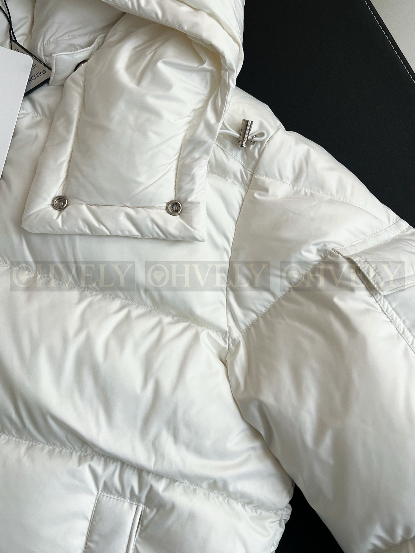 【 ZP 】MONCLER 패딩 (매장가 353만원) 상품 썸네일
