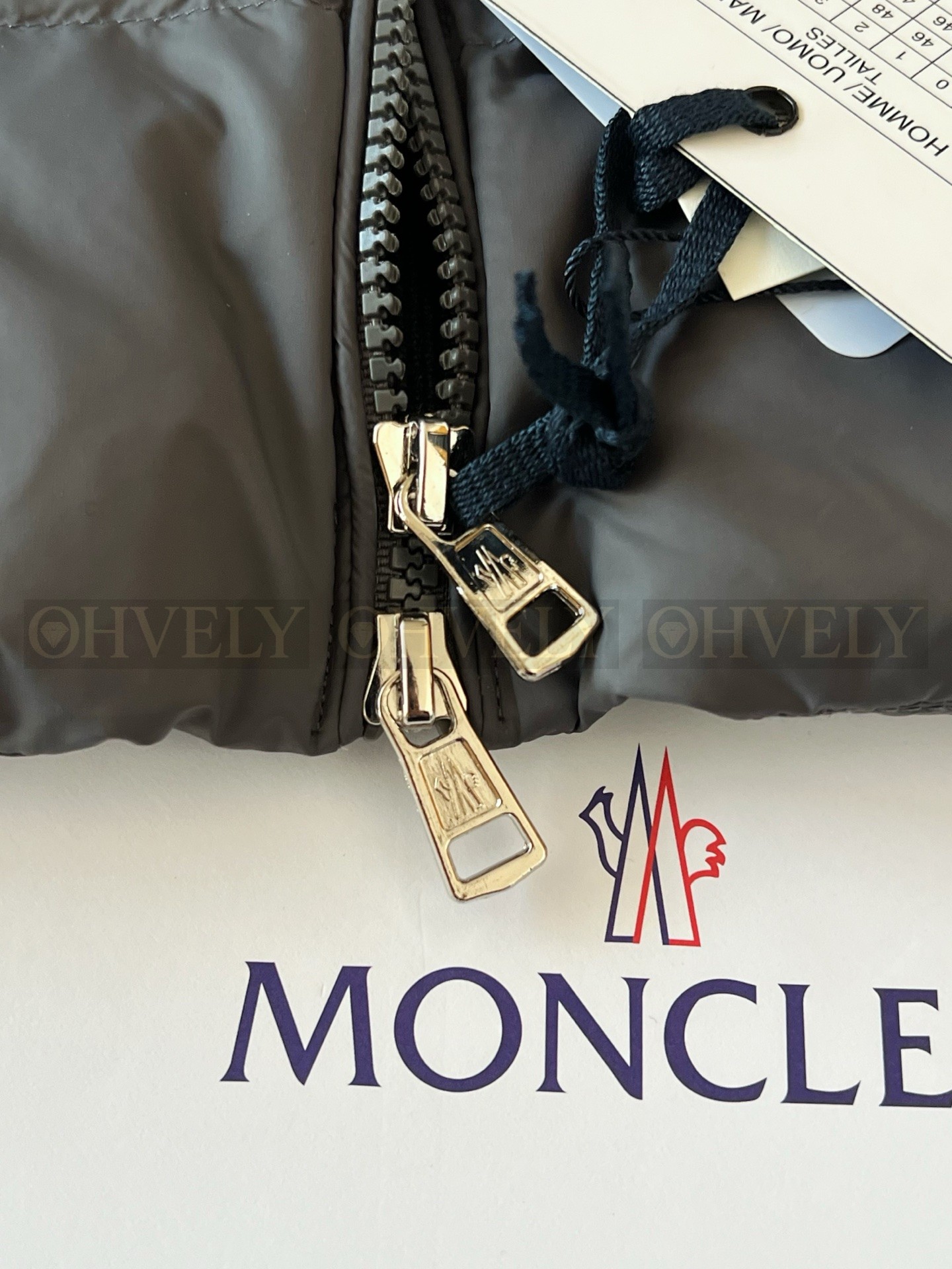 【 ZP 】MONCLER 패딩 아우터 (매장가 240만원) 상품 썸네일